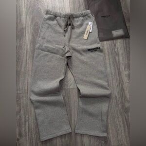 Essentials Heather Gray medium sweatpants uncuffed New